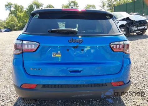 2024 Jeep Compass Latitude 4X4 from USA, damaged, VIN 3C4NJDBN1RT126306